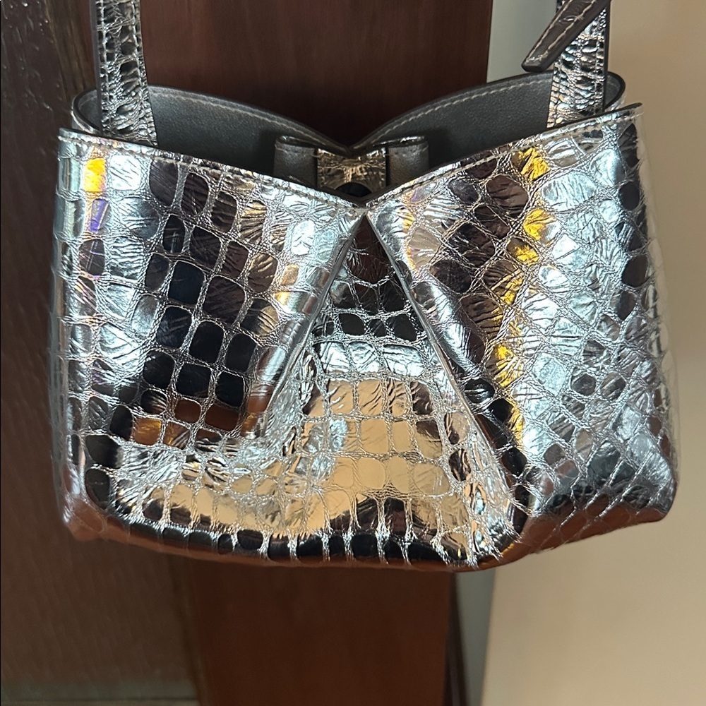 RAG & BONE
Small Bloom Leather Crossbody Bag silver new - Picture 13 of 15